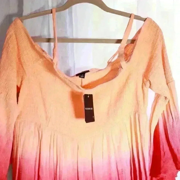 NWT Torrid Size 1X Orange Ombre Smocked Challis Cold Shoulder Bell Sleeve Blouse - Picture 2 of 12